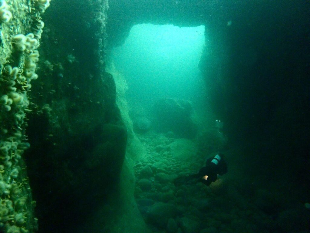 Kinlochbervie - diver and arch
